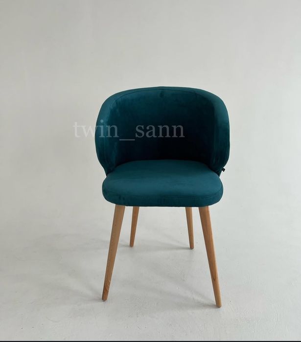 Стільці зелені з тканини агтикіготь. Ідеальний стан