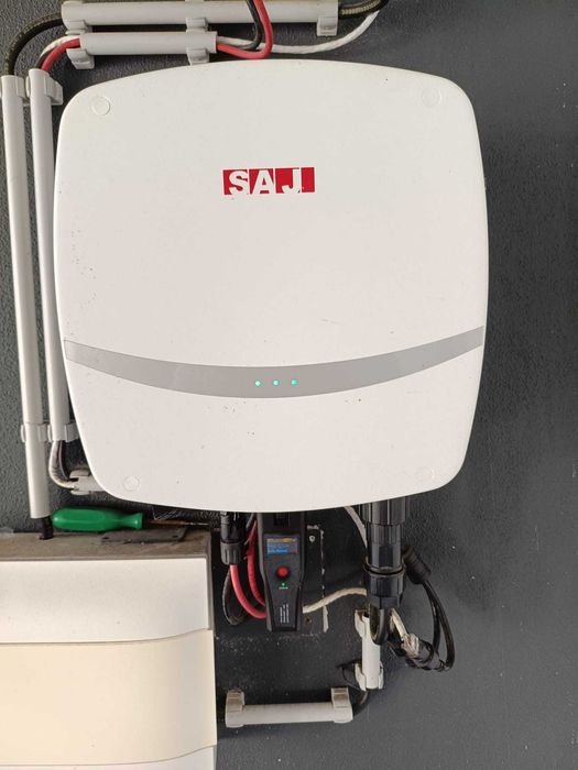 Sistema Fotovoltaico usado (Inversor SAJ 1kw + 3 Paineis Fotovoltaicos)