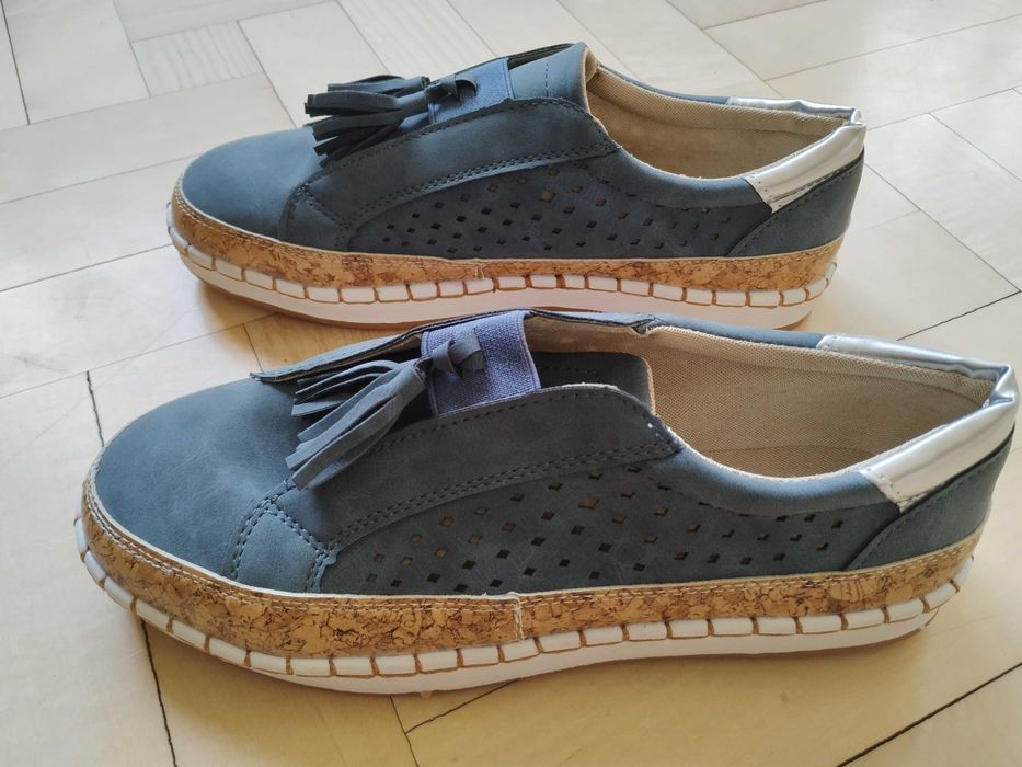 buty na płaskim obcasie