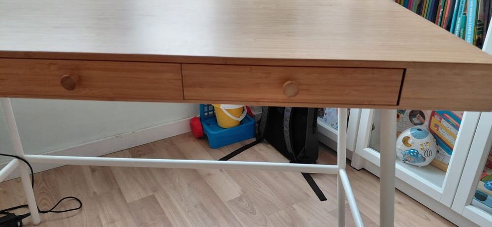 Secretária em óptimo estado