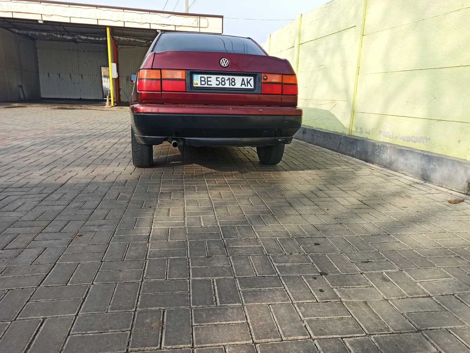 VOLKSWAGEN-VENTO CL 1.8 газ 1992г/в бордовый пурламутр 379000гр.