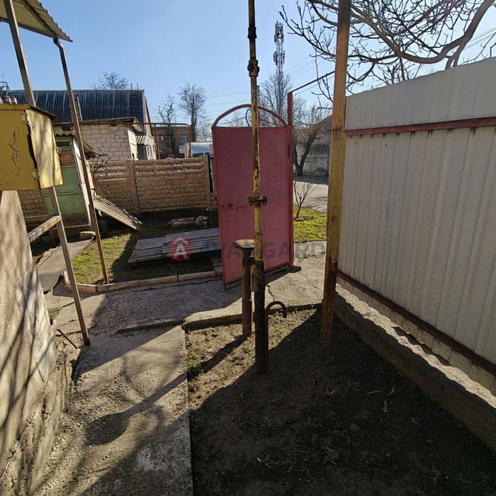 Продаж фасадної частини дома по вул Менделеєва, 3