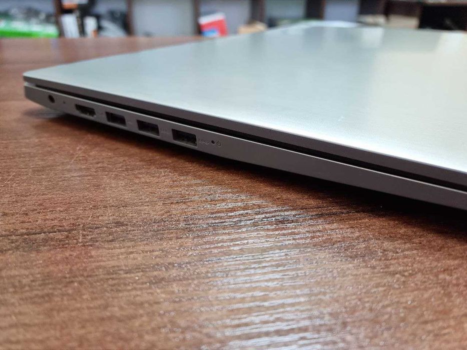 Ноутбук Lenovo IdeaPad 3 15IIL05 з частковим дефектом