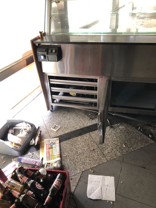 Urgente Para desocupar -- Vitrina de conservação, com 3 metros de comp