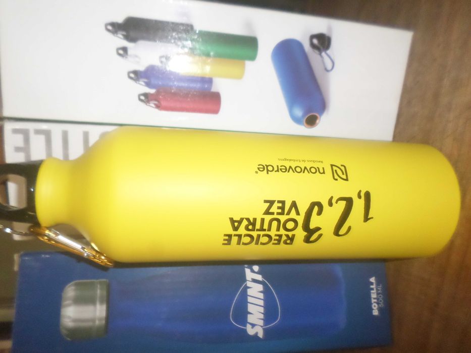 Garrafa reutilizável  amarela 1LT / nova