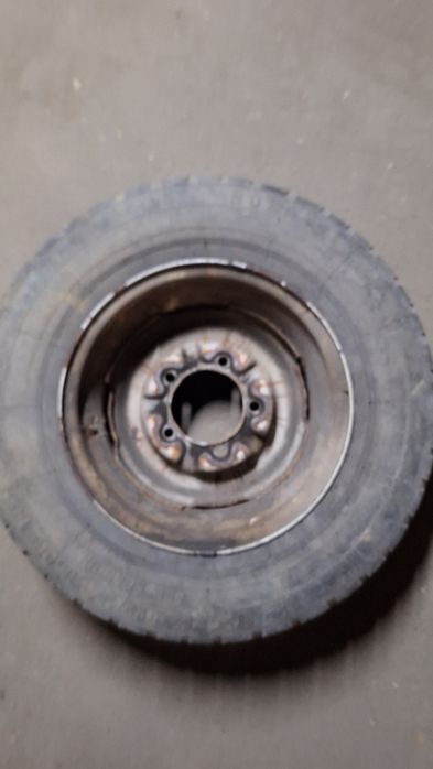 Продам колесо в сборе б/у на Волгу