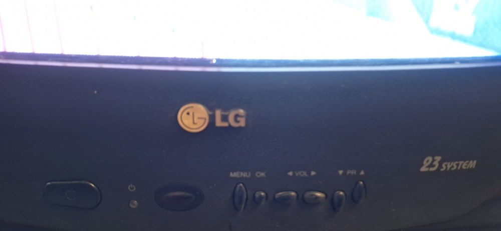 Телевізор LG б/у з настінною підставкою