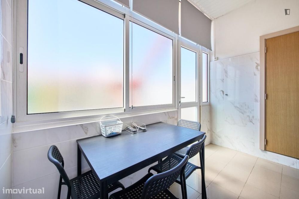 Quarto - localizado em Alameda Lisbon