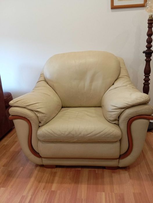 Cadeirão de couro em Branco