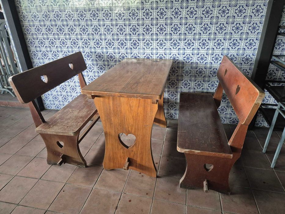 Cadeiras Pretas Tubo Metálico - Mesas e Bancos em Madeira - Mesas Tubo Metálico Lacado com vidro
