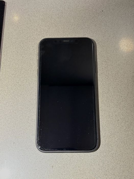 Iphone 11 w dobrym stanie