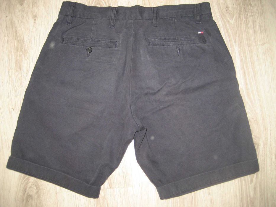 Tommy Hilfiger - krótkie spodnie 32  M