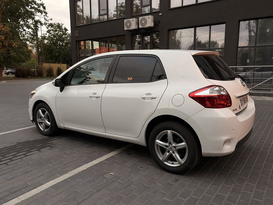 В продажу Toyota Auris 2010 рестайлінг