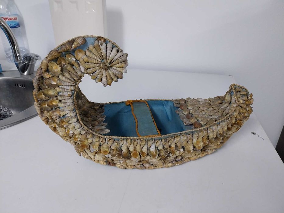 Artigo de decoração – Barco com conchas