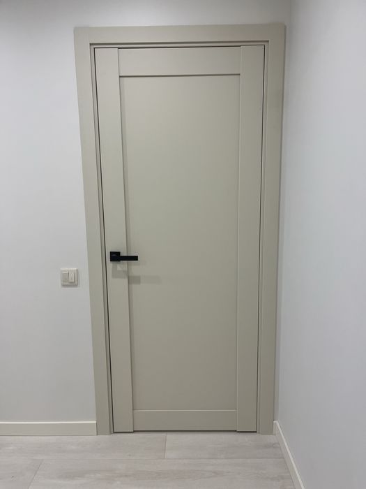 Установка (монтаж) міжкімнатних дверей та МДФ плінтуса