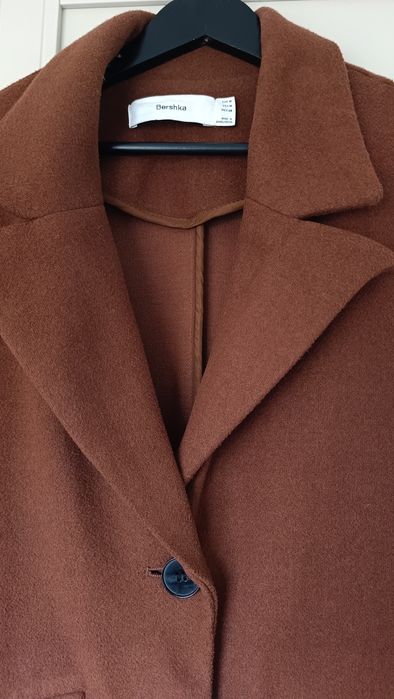 Bershka brązowy czekoladowy płaszcz bez podszewki trencz