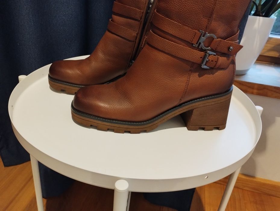 Kasztanowo - rude skórzane botki Caprice