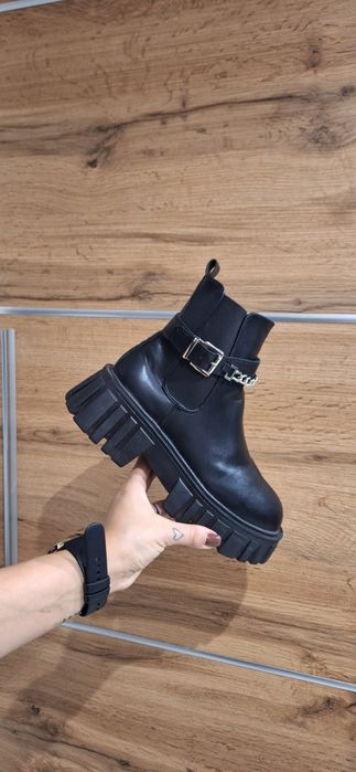 Czarne workery botki lekkie r 37 ozdoba łańcuszek