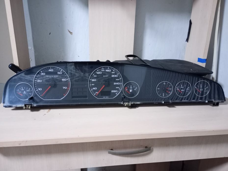 Разбираю Ауди А6С4 по запчастям,а такжедвигатель 2.6 ABC газ бензин ра