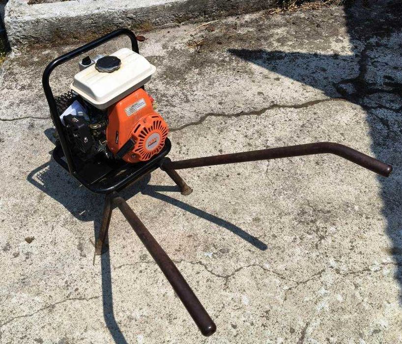 Motobomba KNK 1,1/4" 4T usado. Revisão feita. Tem mangueira de sucção.