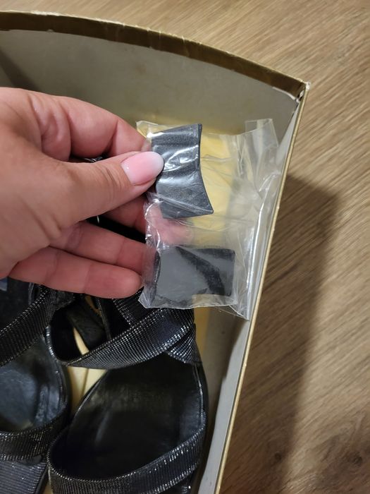 Sandały na obcasie Ryłko 37 nowe