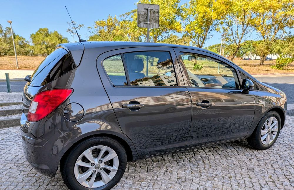 Opel Corsa 11/2014 com 60mil km