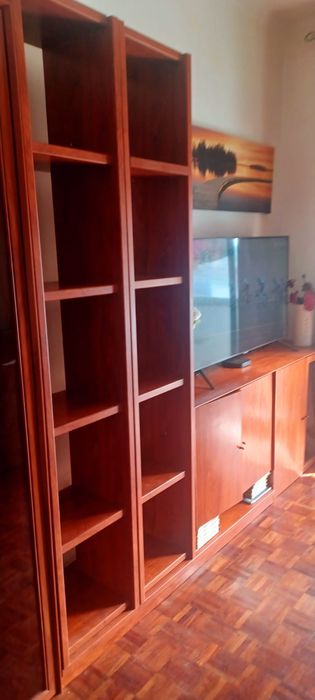 Movel com cristaleira castanho