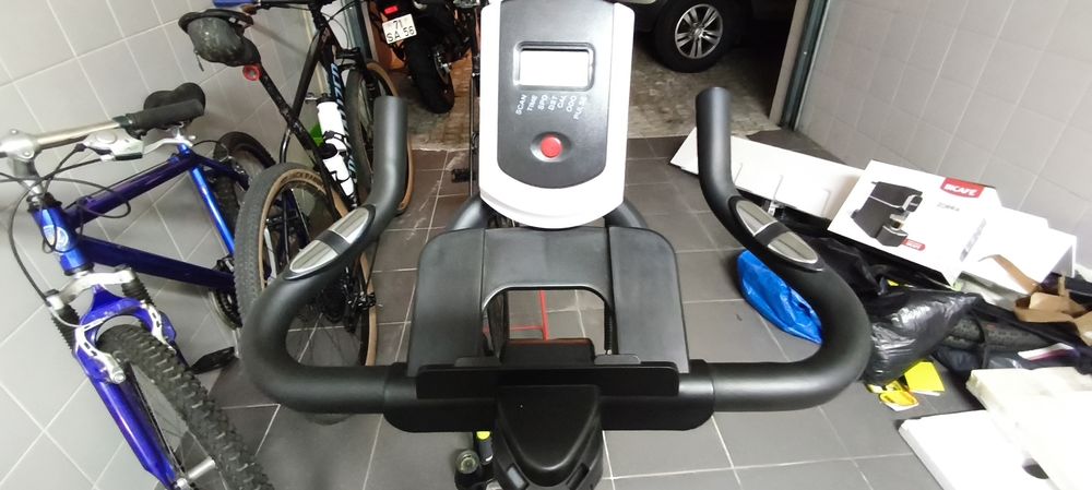 Vendo bicicleta 

O ecrã também está funcional.