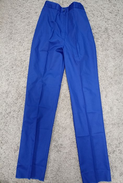 Продам фирменные медицинские костюмы, халаты. Есть также отдельно кофт