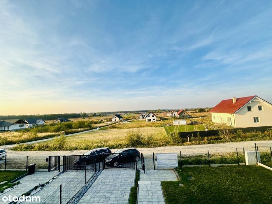 Nowy dom 122 m² z pompą ciepła i garażem – Sobótka