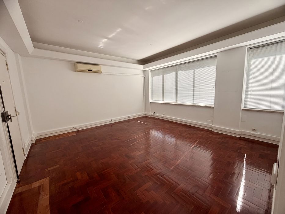Aluga escritorio (zona Marquês de Pombal) 140 m2