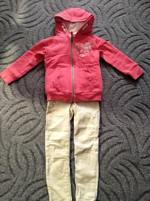 Тёплая кофта куртка и джинсы 5 лет