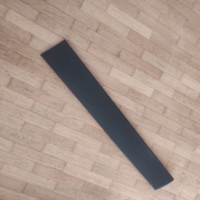 Накладка правової передньої двері