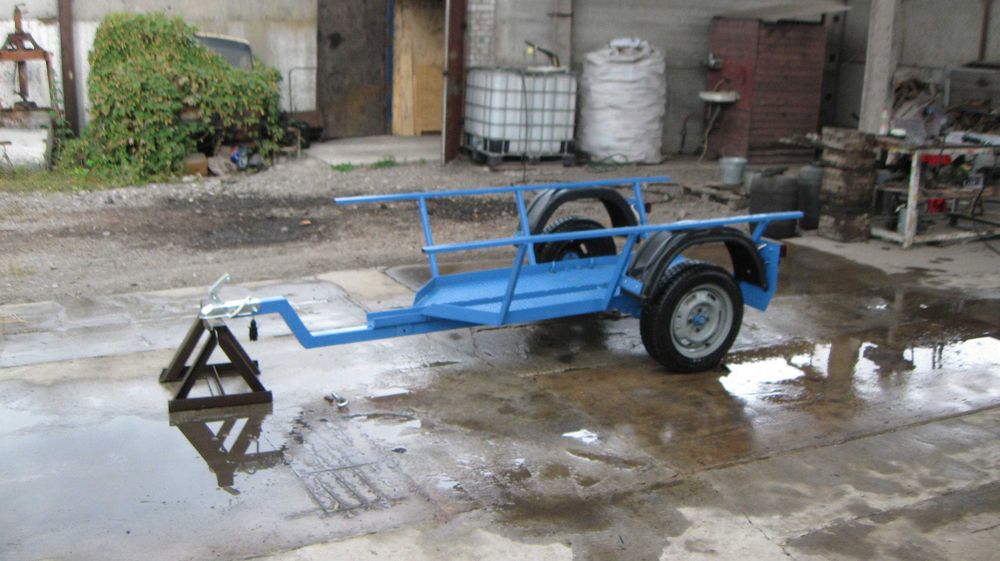 Причеп для перевозки мотоциклів, човнів.