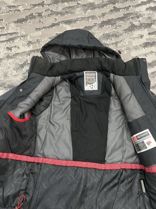 Лижная куртка.