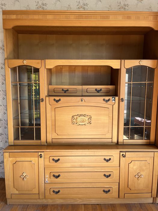 Меблі, шафа з масиву дерева ясен