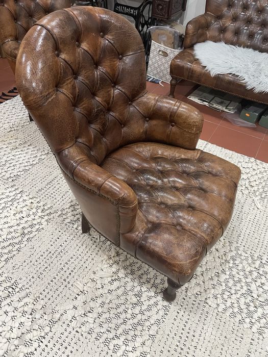 Sofas em pele antigos