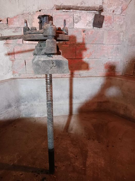 Conjunto de Fuso e Prensa de lagar antigo