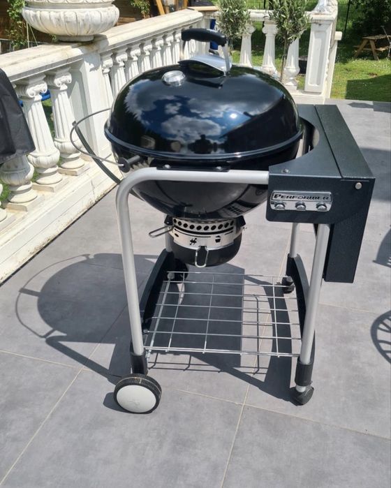 Вугільний гриль Weber Performer 57 cm