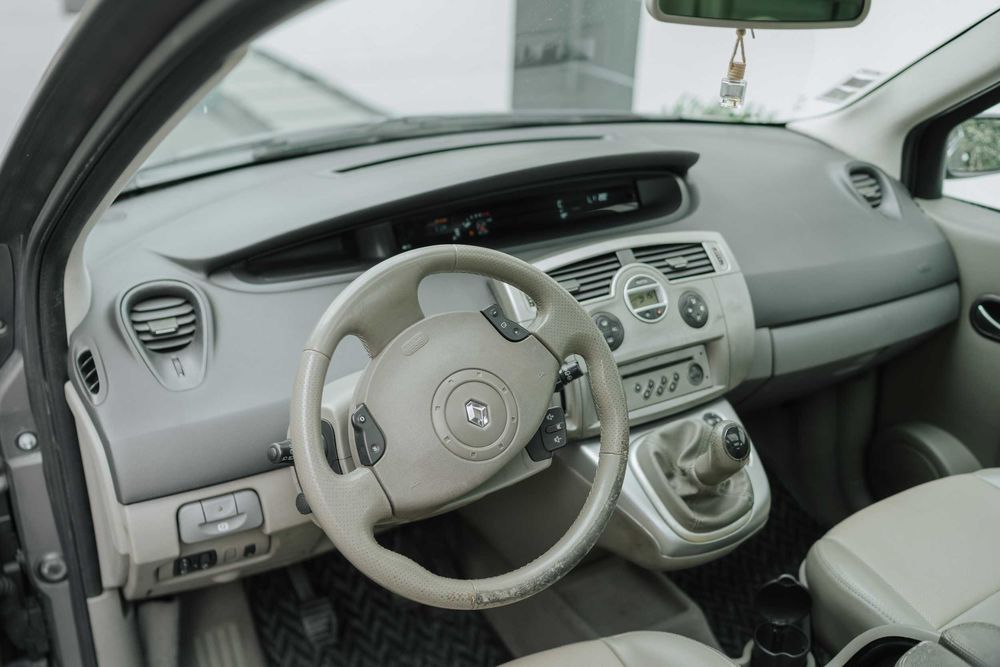 Renaut Scenic Automovel Familiar