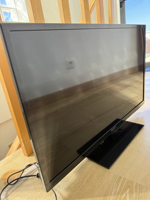 TV KUNFT para peças