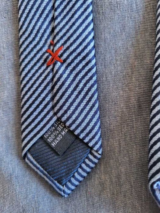 Gravata Seda Suits Inc.