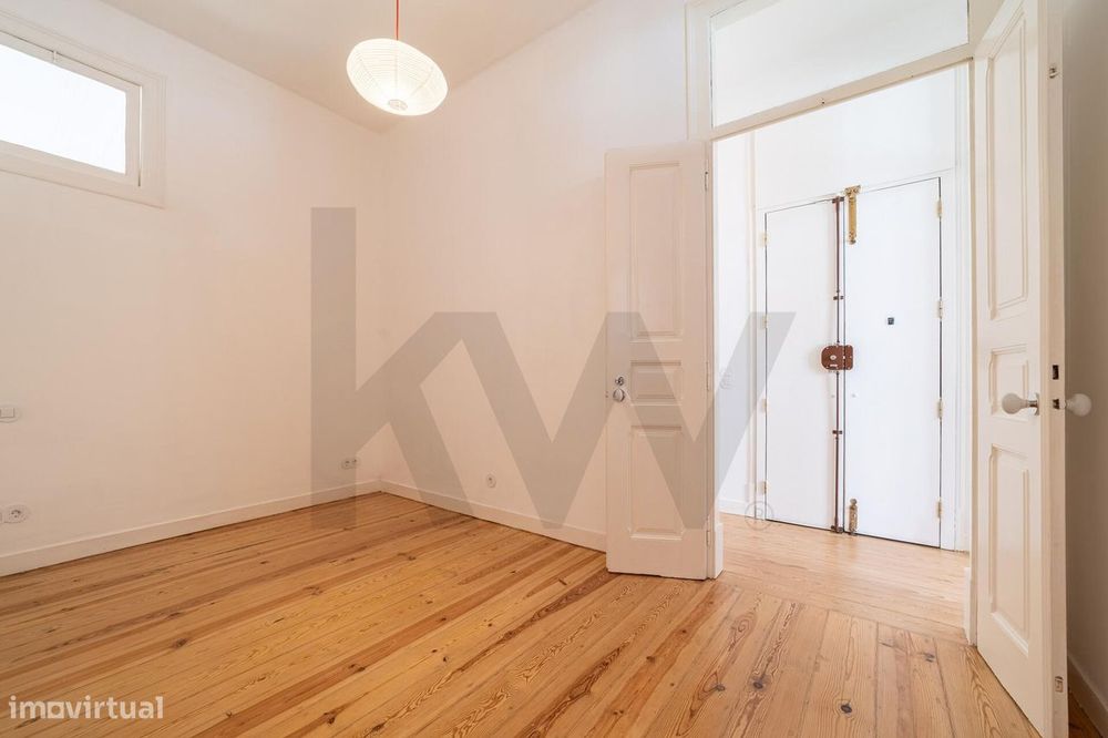 Um apartamento luminoso e elegante, no coração de Campo de Ourique.