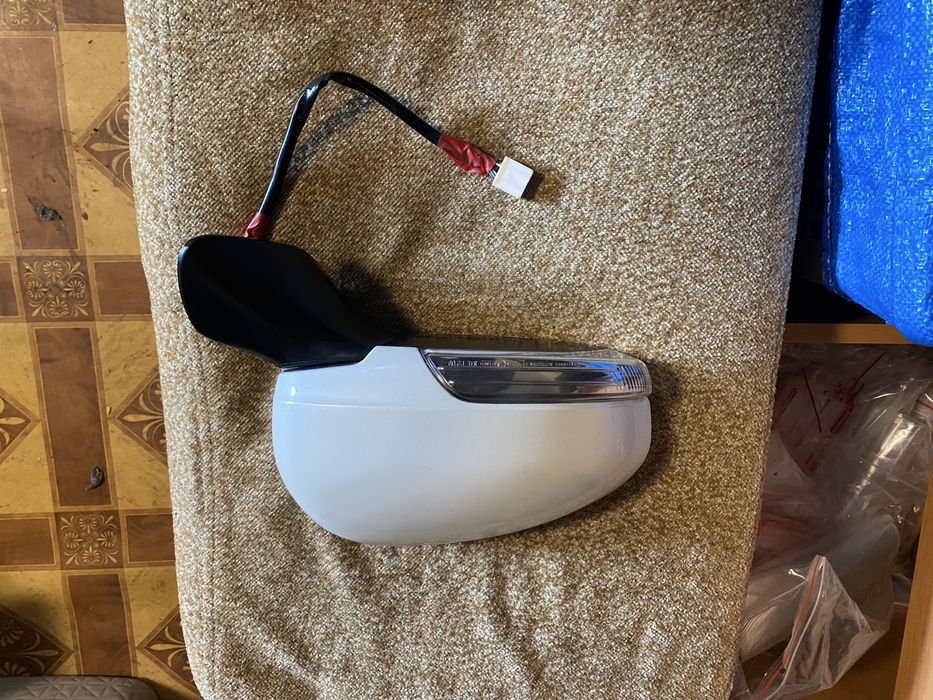 Toyota prius plus 2012r lusterko prawe  i lewe jak nowe