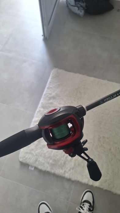 Conjuto de cana, carrete e linha