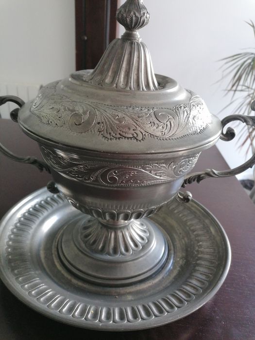 Terrina e prato em estanho