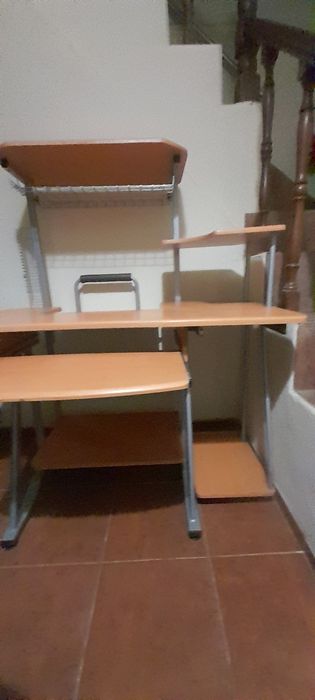 Secretária espaçosa