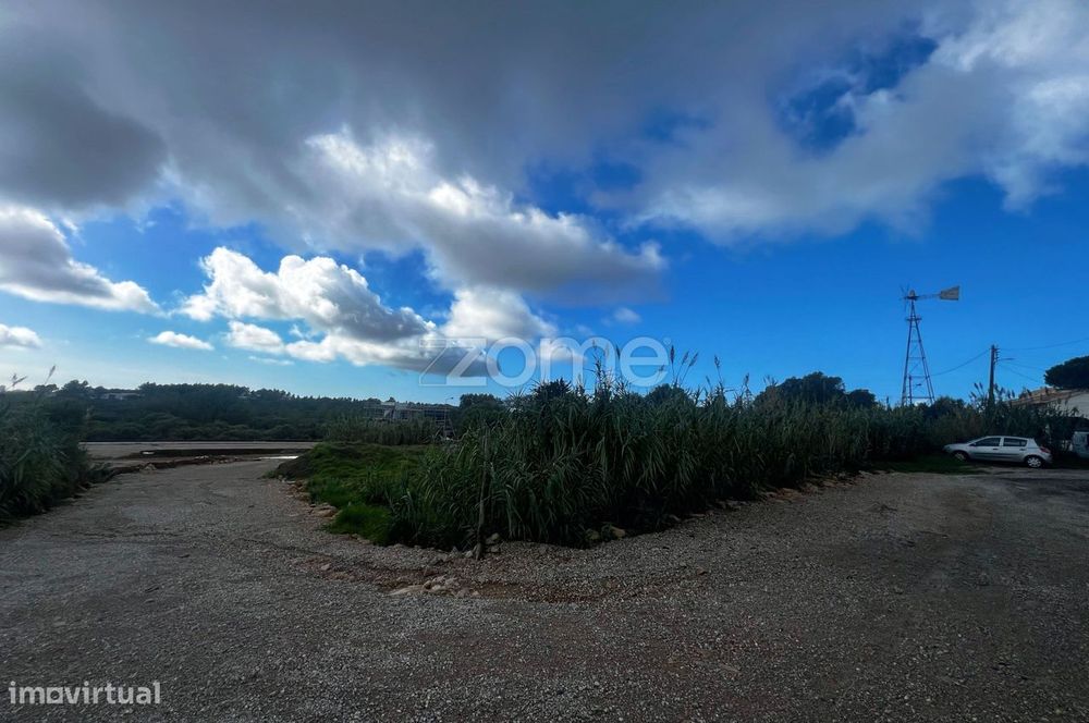 Venda de um lote em Cascais com aprovação de construção
