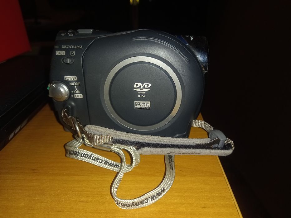 Видеокамера Canon DC301