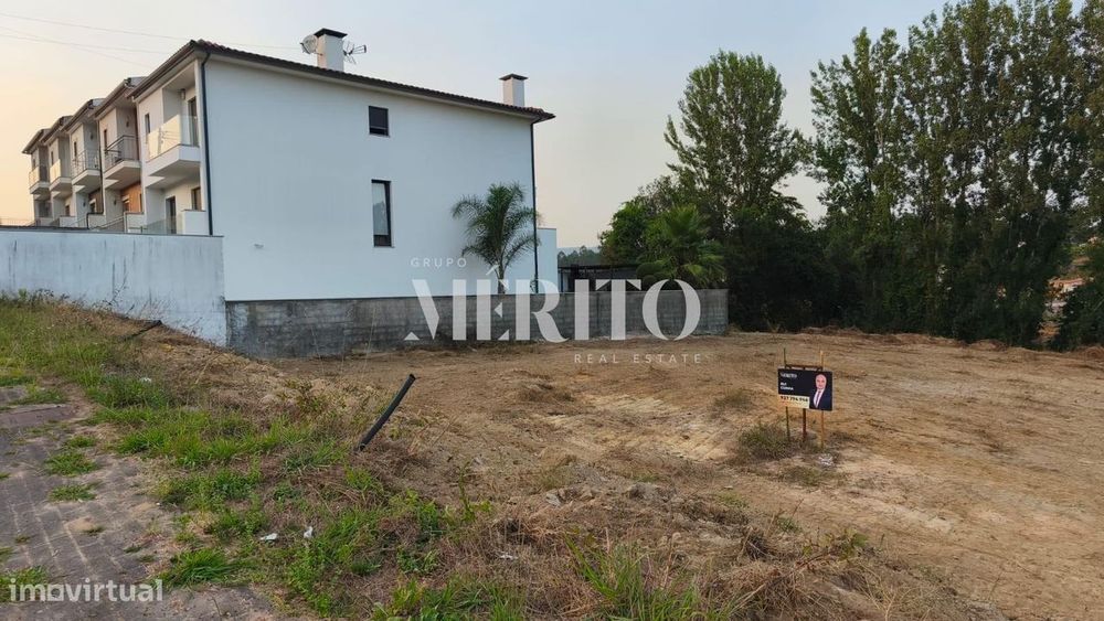 Vende-se lote de terreno para Moradia Gaveto. — Parada de Gatim, Braga